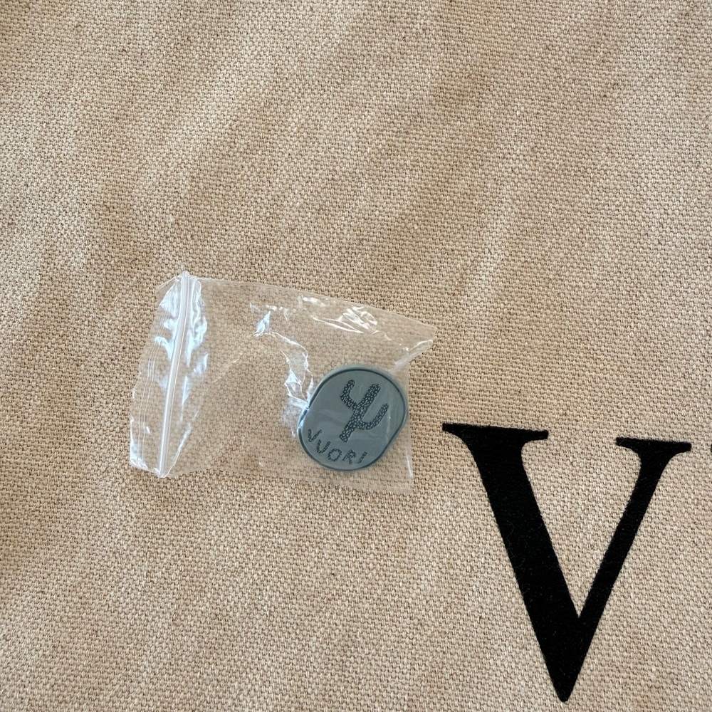 Vuori Natural Canvas Tote Bag With Vuori Cactus Pin - Picture 2 of 6